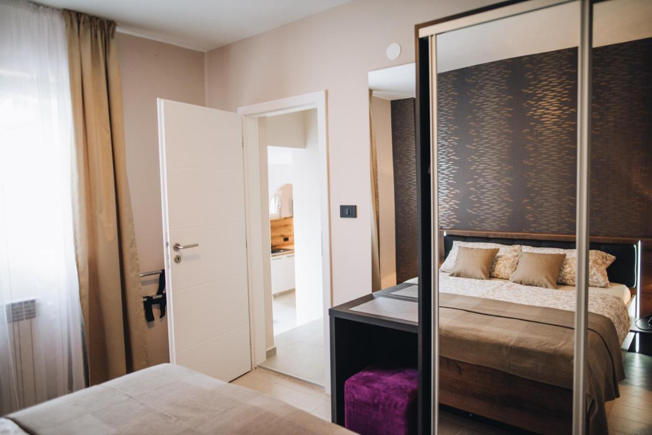 Stay In The Very Heart Of Porec - 50M To The Beach Zewnętrze zdjęcie