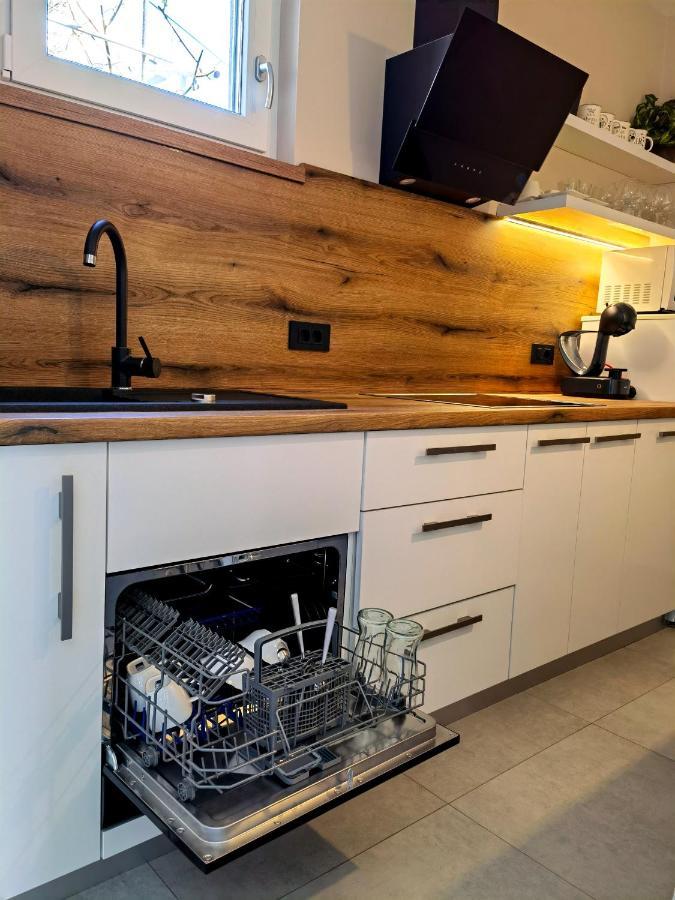 Stay In The Very Heart Of Porec - 50M To The Beach Zewnętrze zdjęcie